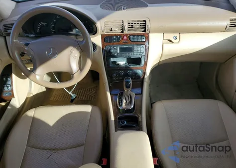 2002 Mercedes-Benz C 240 z USA, uszkodzony, nr VIN WDBRF61J02F272143